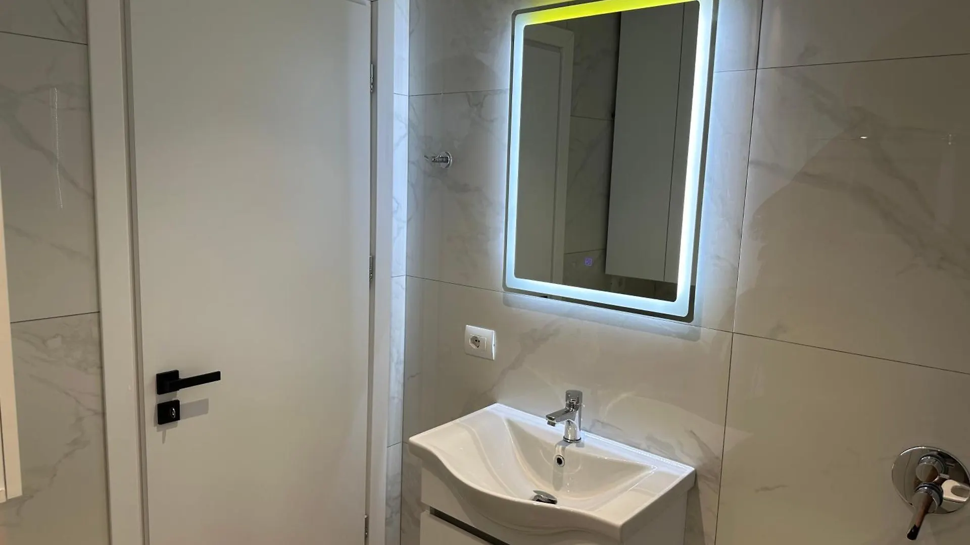 Oal Luxury Apartments Sarandë 0*,